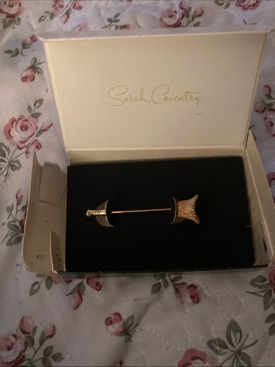 Sarah Coventry Jewelry - Sarah Coventry Pin NIB